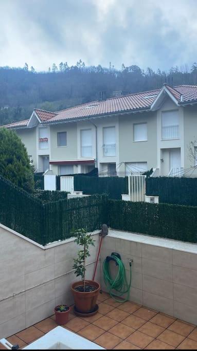 Casa En La Montana Con Piscina De Temporada Βίλα Arredondo Εξωτερικό φωτογραφία