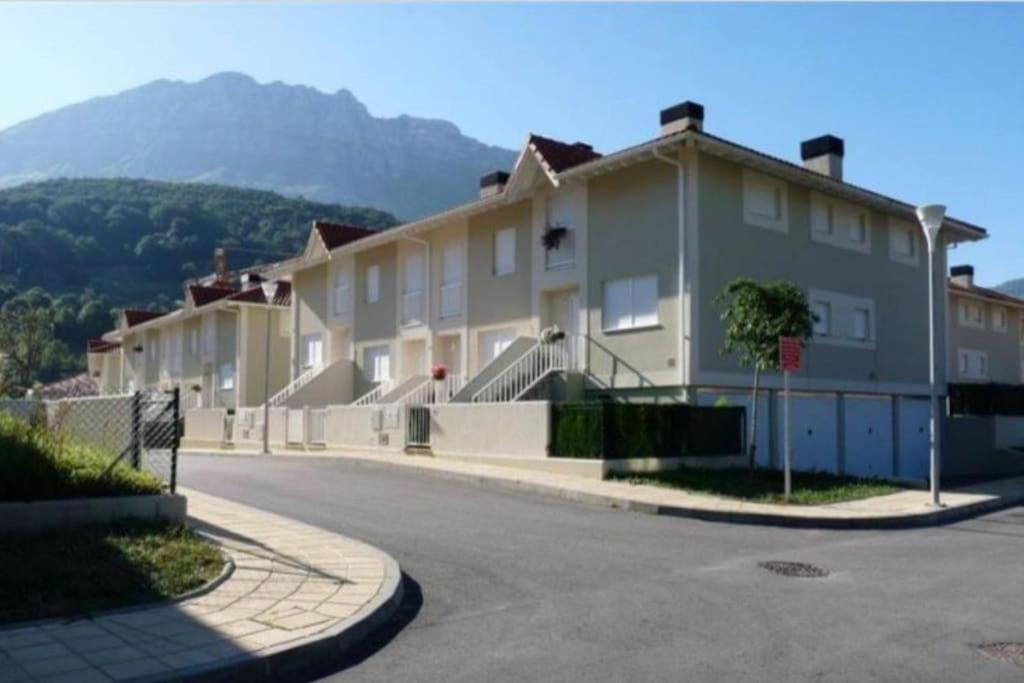 Casa En La Montana Con Piscina De Temporada Βίλα Arredondo Εξωτερικό φωτογραφία